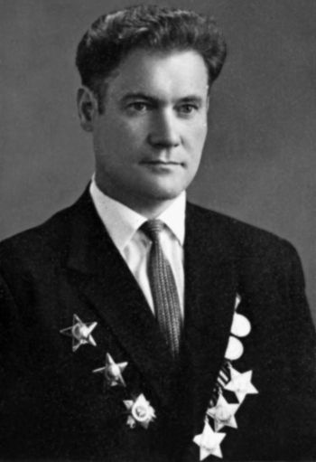 Иллюстрация к книге — Фронтовые разведчики. &quot;Я ходил за линию фронта&quot; [i_010.jpg]