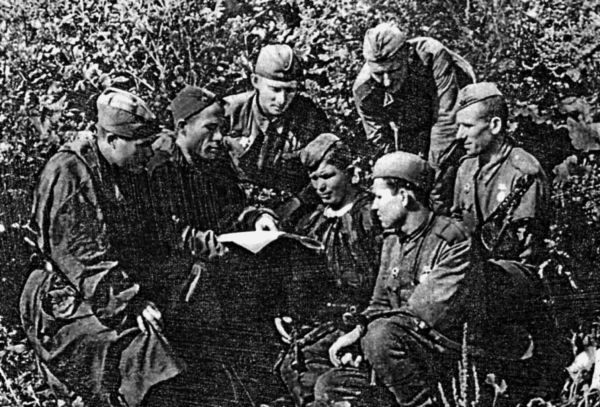 Иллюстрация к книге — Фронтовые разведчики. &quot;Я ходил за линию фронта&quot; [i_013.jpg]