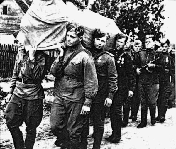 Иллюстрация к книге — Фронтовые разведчики. &quot;Я ходил за линию фронта&quot; [i_014.jpg]