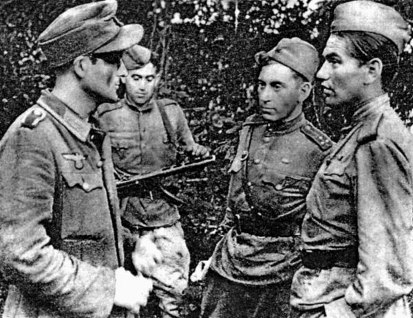 Иллюстрация к книге — Фронтовые разведчики. &quot;Я ходил за линию фронта&quot; [i_016.jpg]