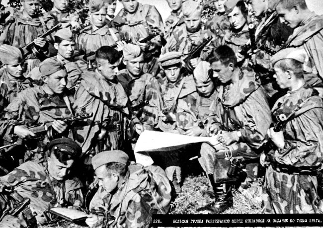 Иллюстрация к книге — Фронтовые разведчики. &quot;Я ходил за линию фронта&quot; [i_030.jpg]