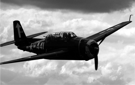 Иллюстрация к книге — Лучи смерти. Из истории геофизического, пучкового, климатического и радиологического оружия [i_035.jpg]