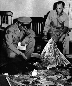 Иллюстрация к книге — Лучи смерти. Из истории геофизического, пучкового, климатического и радиологического оружия [i_051.jpg]