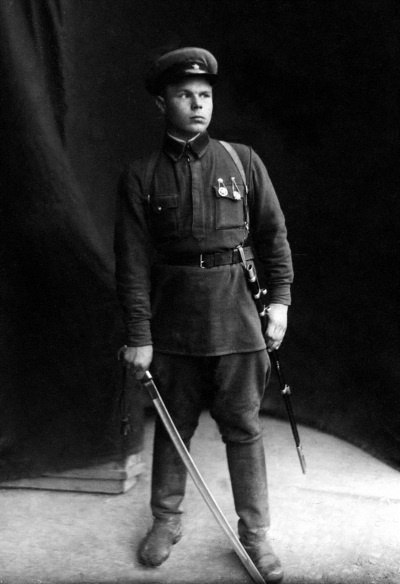 Иллюстрация к книге — Я был похоронен заживо. Записки дивизионного разведчика [i_005.jpg]