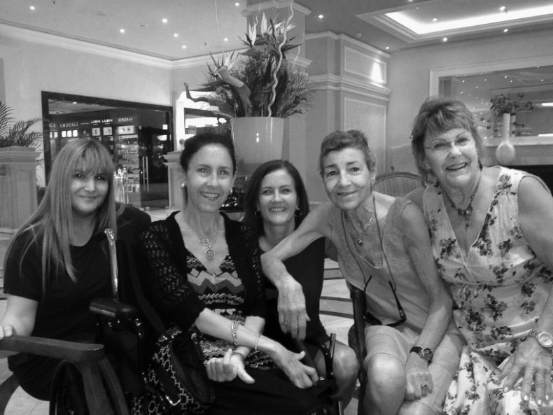 Иллюстрация к книге — Пока не сказано «прощай». Год жизни с радостью [i_035.jpg]