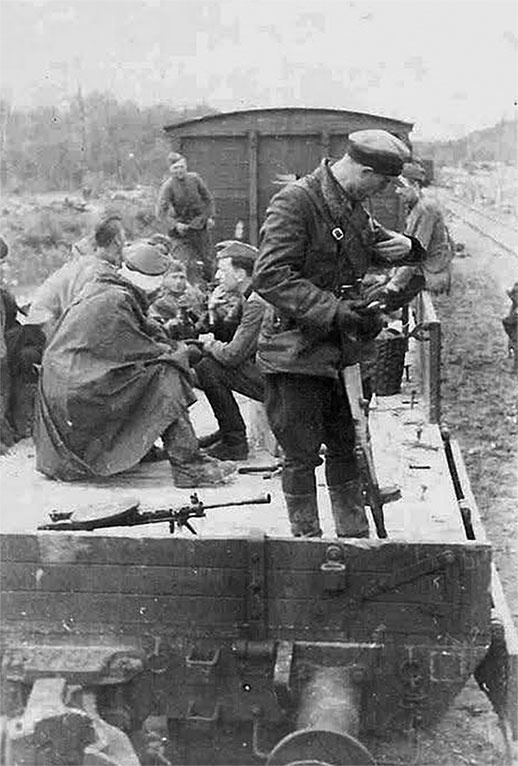 Иллюстрация к книге — РННА. Враг в советской форме [i_040.jpg]