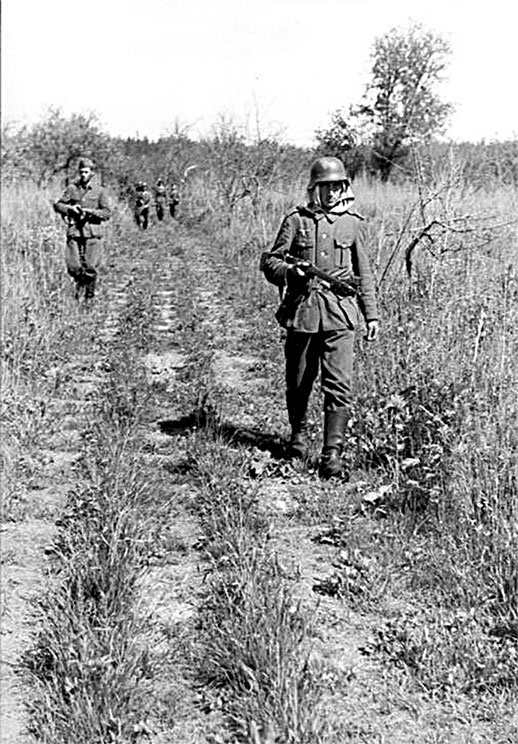 Иллюстрация к книге — РННА. Враг в советской форме [i_045.jpg]