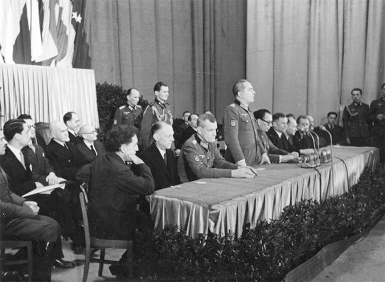 Иллюстрация к книге — РННА. Враг в советской форме [i_055.jpg]