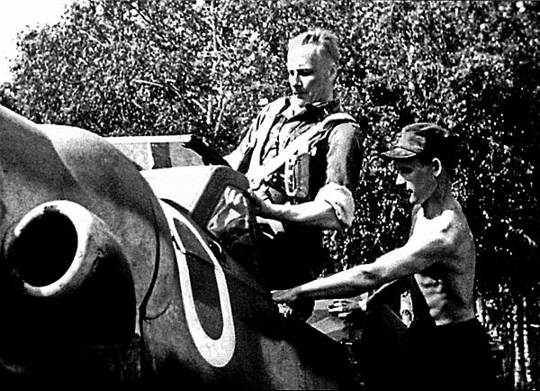 Иллюстрация к книге — Я бил «сталинских соколов». Лучший финский ас Второй Мировой [pic_25.jpg]