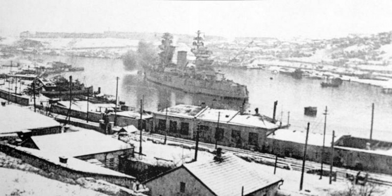 Иллюстрация к книге — Черноморский флот в Великой Отечественной войне. Краткий курс боевых действий [i_016.jpg]