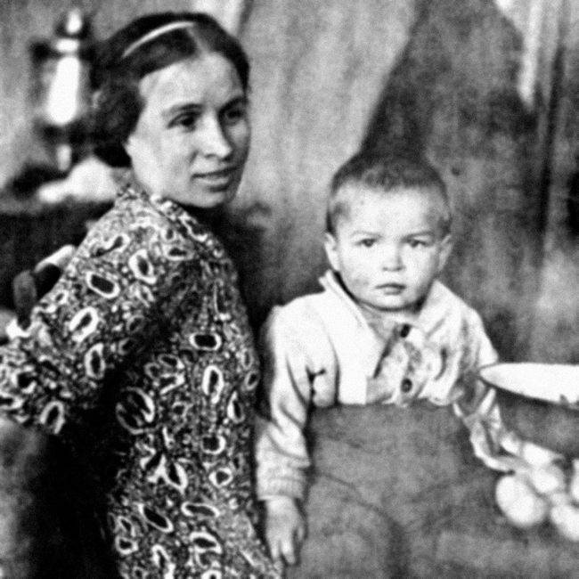 Иллюстрация к книге — Рудольф Нуреев. Я умру полубогом! [i_002.jpg]