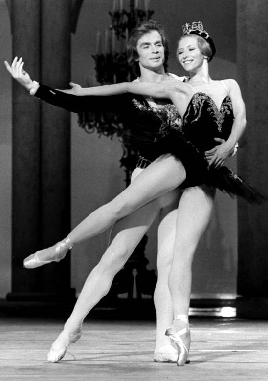 Иллюстрация к книге — Рудольф Нуреев. Я умру полубогом! [i_006.jpg]