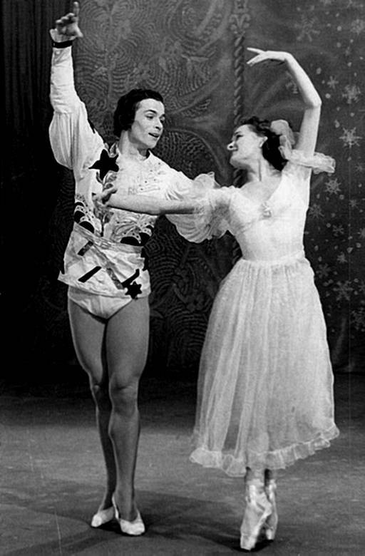 Иллюстрация к книге — Рудольф Нуреев. Я умру полубогом! [i_011.jpg]