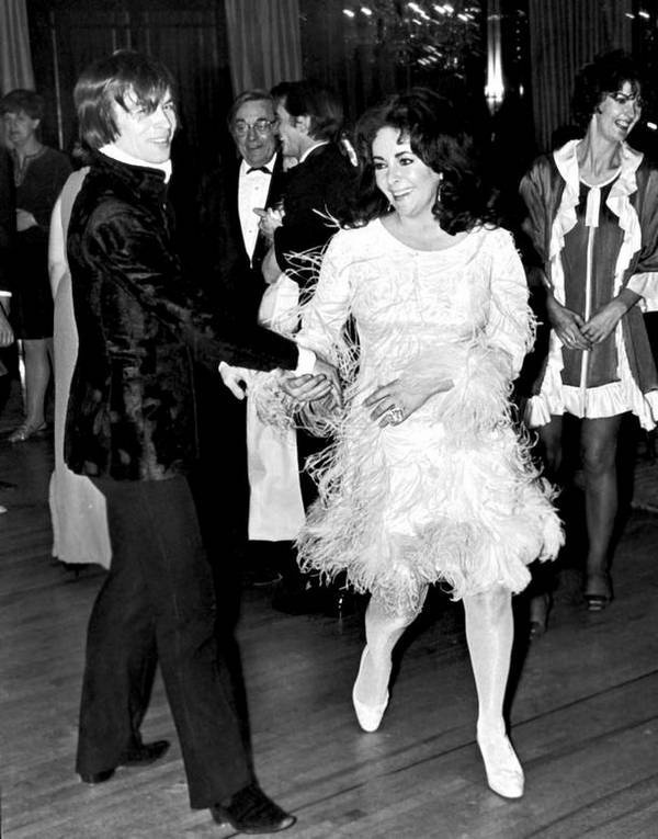 Иллюстрация к книге — Рудольф Нуреев. Я умру полубогом! [i_023.jpg]