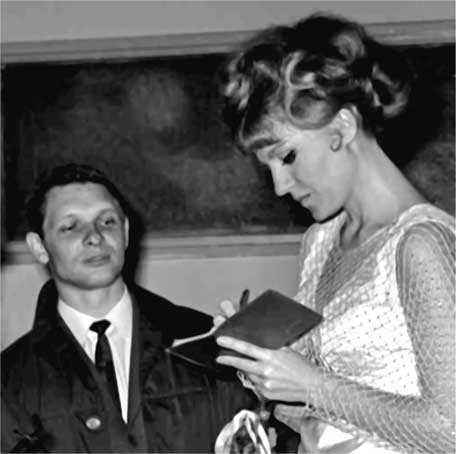 Иллюстрация к книге — Анна Герман. Сто воспоминаний о великой певице [i_043.jpg]