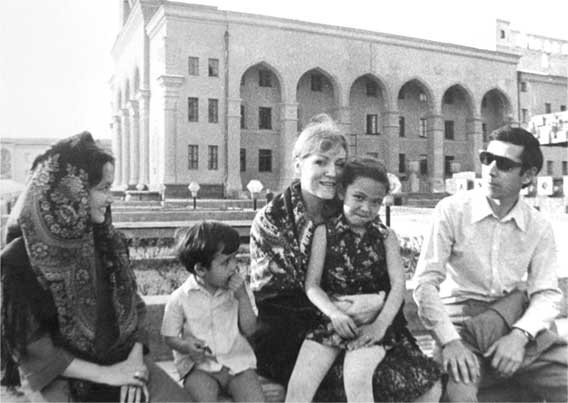 Иллюстрация к книге — Анна Герман. Сто воспоминаний о великой певице [i_083.jpg]