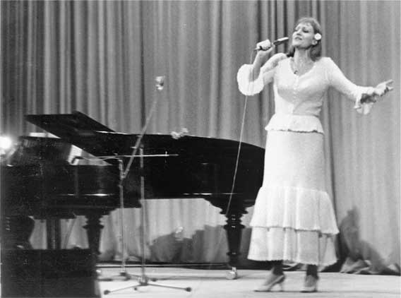 Иллюстрация к книге — Анна Герман. Сто воспоминаний о великой певице [i_133.jpg]