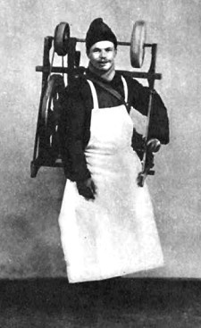 Иллюстрация к книге — Жизнь русского обывателя. На шумных улицах градских [pic_131.jpg]