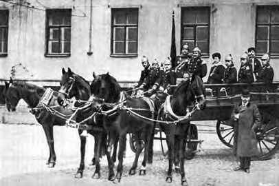 Иллюстрация к книге — Жизнь русского обывателя. На шумных улицах градских [pic_16.jpg]