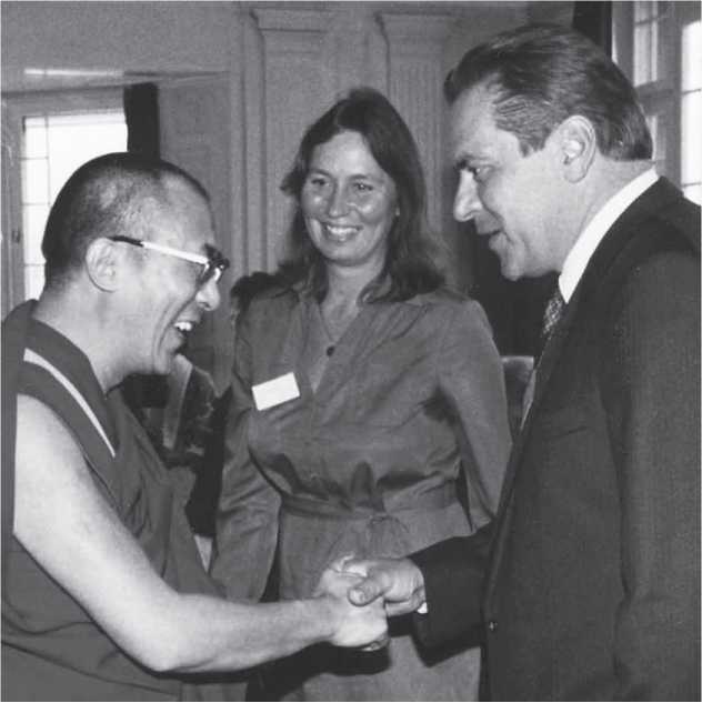 Иллюстрация к книге — Исцеление наших самых глубоких ран. Холотропный сдвиг парадигмы [i_023.jpg]