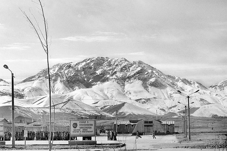 Иллюстрация к книге — За речкой шла война... [i_008.jpg]