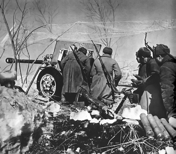 Иллюстрация к книге — Освобождение. Переломные сражения 1943 года [i_006.jpg]