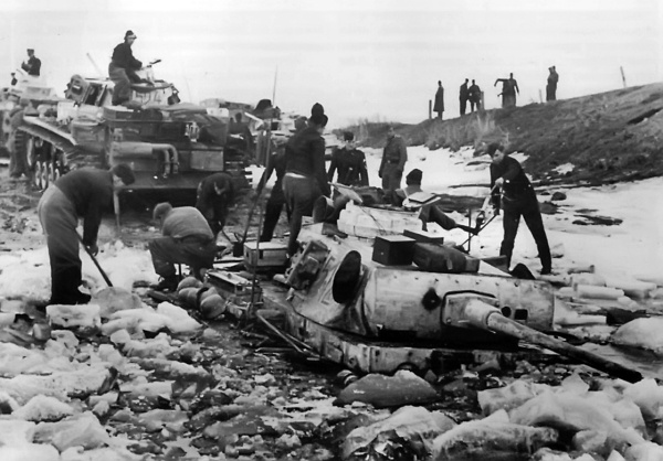 Иллюстрация к книге — Освобождение. Переломные сражения 1943 года [i_011.jpg]