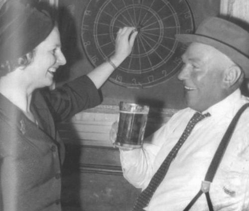 Иллюстрация к книге — Маргарет Тэтчер [i_012.jpg]