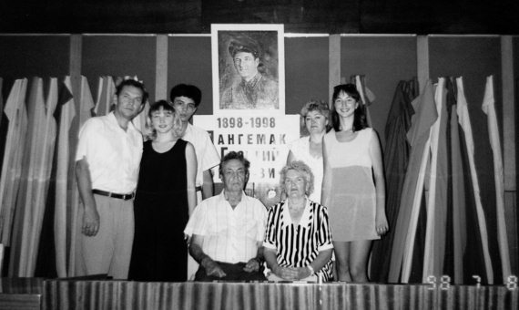 Иллюстрация к книге — Неизвестный Лангемак. Конструктор &quot;катюш&quot; [i_119.jpg]