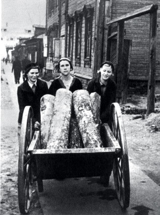 Иллюстрация к книге — Все для фронта? Как на самом деле ковалась победа [i_077.jpg]