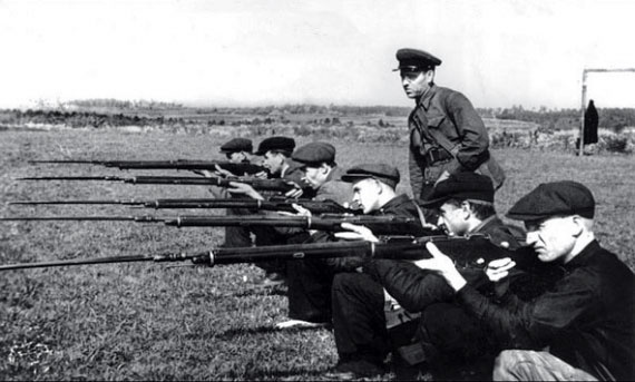 Иллюстрация к книге — Все для фронта? Как на самом деле ковалась победа [i_098.jpg]