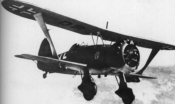 Иллюстрация к книге — &quot;Лаптежник&quot; против &quot;черной смерти&quot;. Обзор развития и действий немецкой и советской штурмовой авиации в ходе Второй мировой войны [i_005.jpg]