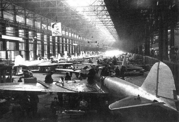 Иллюстрация к книге — &quot;Лаптежник&quot; против &quot;черной смерти&quot;. Обзор развития и действий немецкой и советской штурмовой авиации в ходе Второй мировой войны [i_021.jpg]