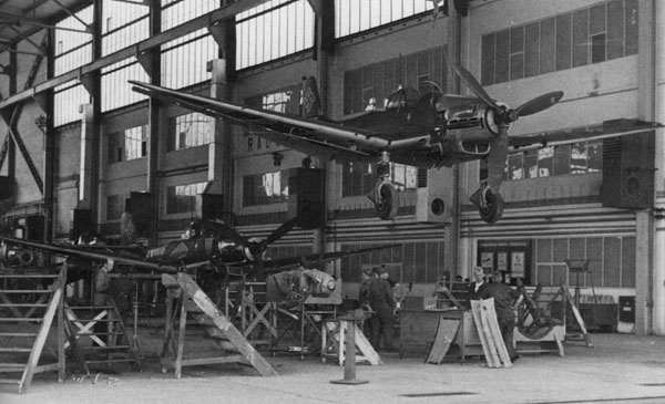 Иллюстрация к книге — &quot;Лаптежник&quot; против &quot;черной смерти&quot;. Обзор развития и действий немецкой и советской штурмовой авиации в ходе Второй мировой войны [i_022.jpg]