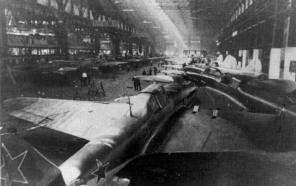 Иллюстрация к книге — &quot;Лаптежник&quot; против &quot;черной смерти&quot;. Обзор развития и действий немецкой и советской штурмовой авиации в ходе Второй мировой войны [i_024.jpg]