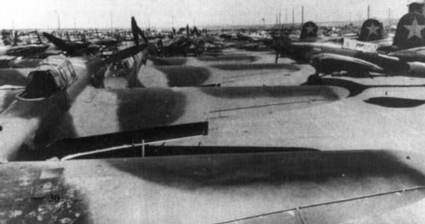 Иллюстрация к книге — &quot;Лаптежник&quot; против &quot;черной смерти&quot;. Обзор развития и действий немецкой и советской штурмовой авиации в ходе Второй мировой войны [i_027.jpg]