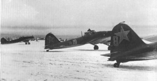 Иллюстрация к книге — &quot;Лаптежник&quot; против &quot;черной смерти&quot;. Обзор развития и действий немецкой и советской штурмовой авиации в ходе Второй мировой войны [i_032.jpg]