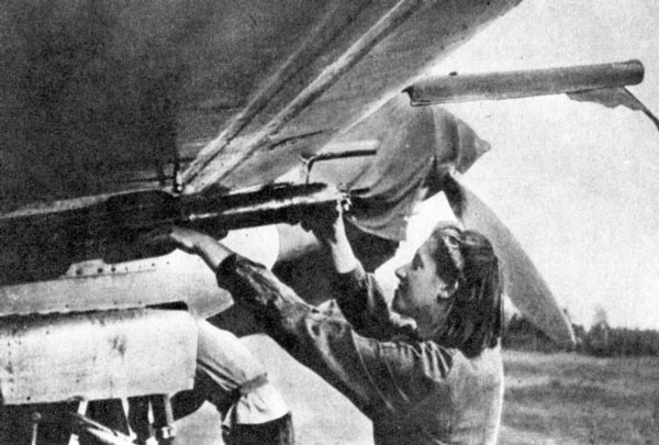 Иллюстрация к книге — &quot;Лаптежник&quot; против &quot;черной смерти&quot;. Обзор развития и действий немецкой и советской штурмовой авиации в ходе Второй мировой войны [i_108.jpg]