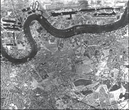 Иллюстрация к книге — Самолеты-призраки Третьего Рейха. Секретные операции Люфтваффе [i_018.jpg]