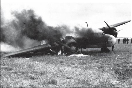 Иллюстрация к книге — Самолеты-призраки Третьего Рейха. Секретные операции Люфтваффе [i_039.jpg]