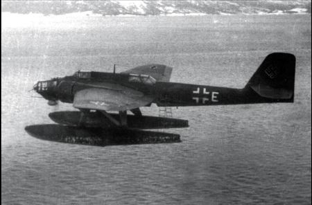 Иллюстрация к книге — Самолеты-призраки Третьего Рейха. Секретные операции Люфтваффе [i_100.jpg]