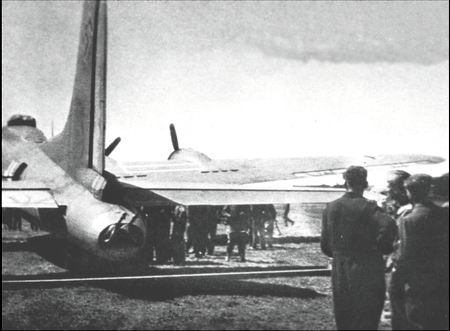 Иллюстрация к книге — Самолеты-призраки Третьего Рейха. Секретные операции Люфтваффе [i_154.jpg]