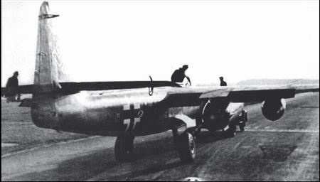 Иллюстрация к книге — Самолеты-призраки Третьего Рейха. Секретные операции Люфтваффе [i_179.jpg]