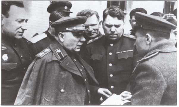 Иллюстрация к книге — Василевский [i_013.jpg]