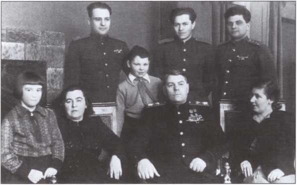 Иллюстрация к книге — Василевский [i_019.jpg]