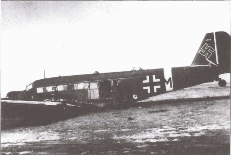 Иллюстрация к книге — &quot;Воздушные мосты&quot; Третьего Рейха [i_017.jpg]