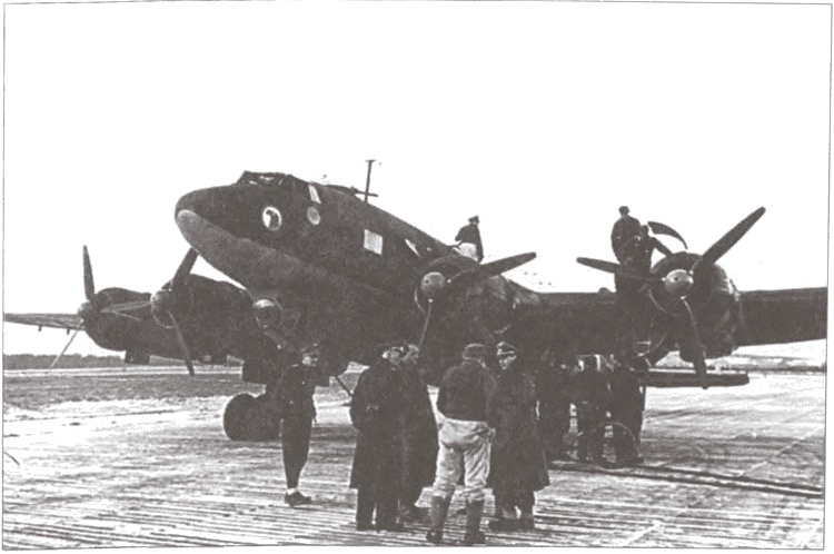 Иллюстрация к книге — &quot;Воздушные мосты&quot; Третьего Рейха [i_034.jpg]