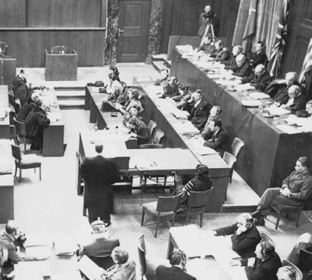 Иллюстрация к книге — Нюрнбергский набат. Репортаж из прошлого, обращение к будущему [i_027.jpg]