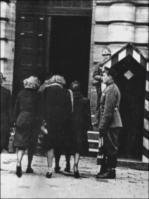 Иллюстрация к книге — Нюрнбергский набат. Репортаж из прошлого, обращение к будущему [i_030.jpg]