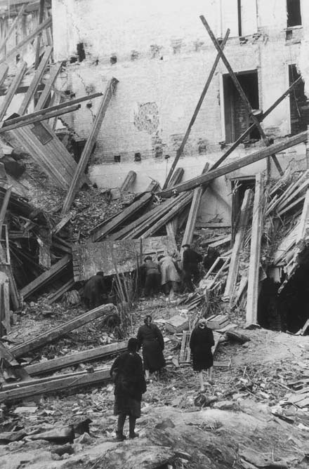 Иллюстрация к книге — Нюрнбергский набат. Репортаж из прошлого, обращение к будущему [i_203.jpg]